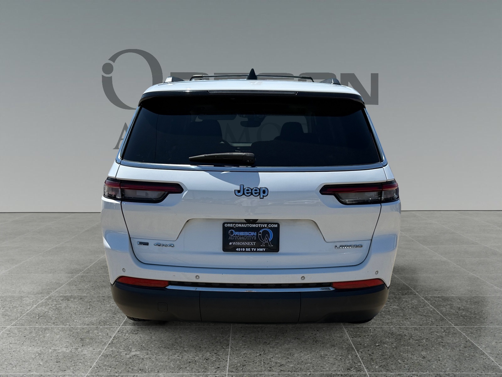 2022 Jeep Grand Cherokee Laredo photo 3