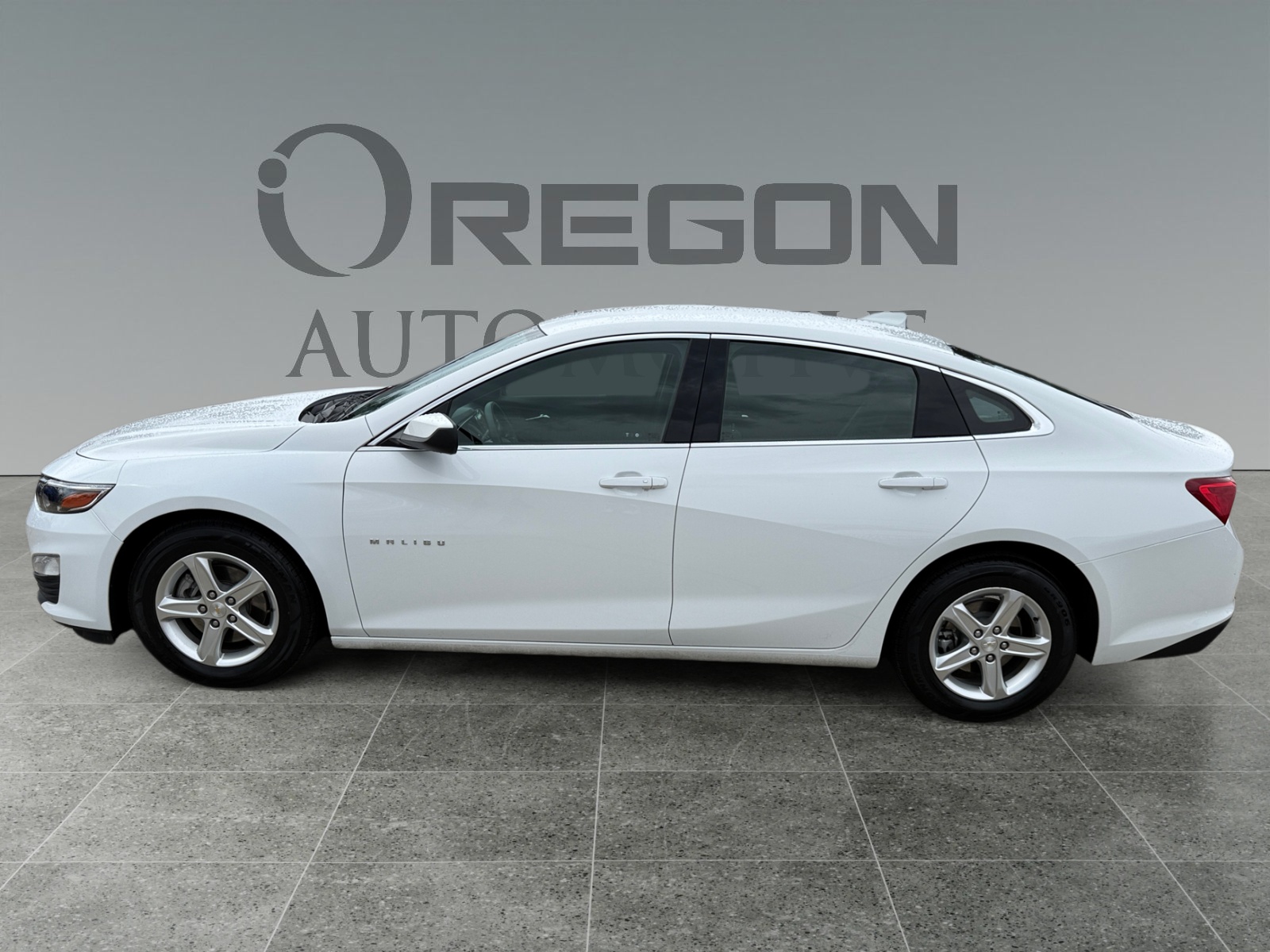 2023 Chevrolet Malibu 1LT photo 2