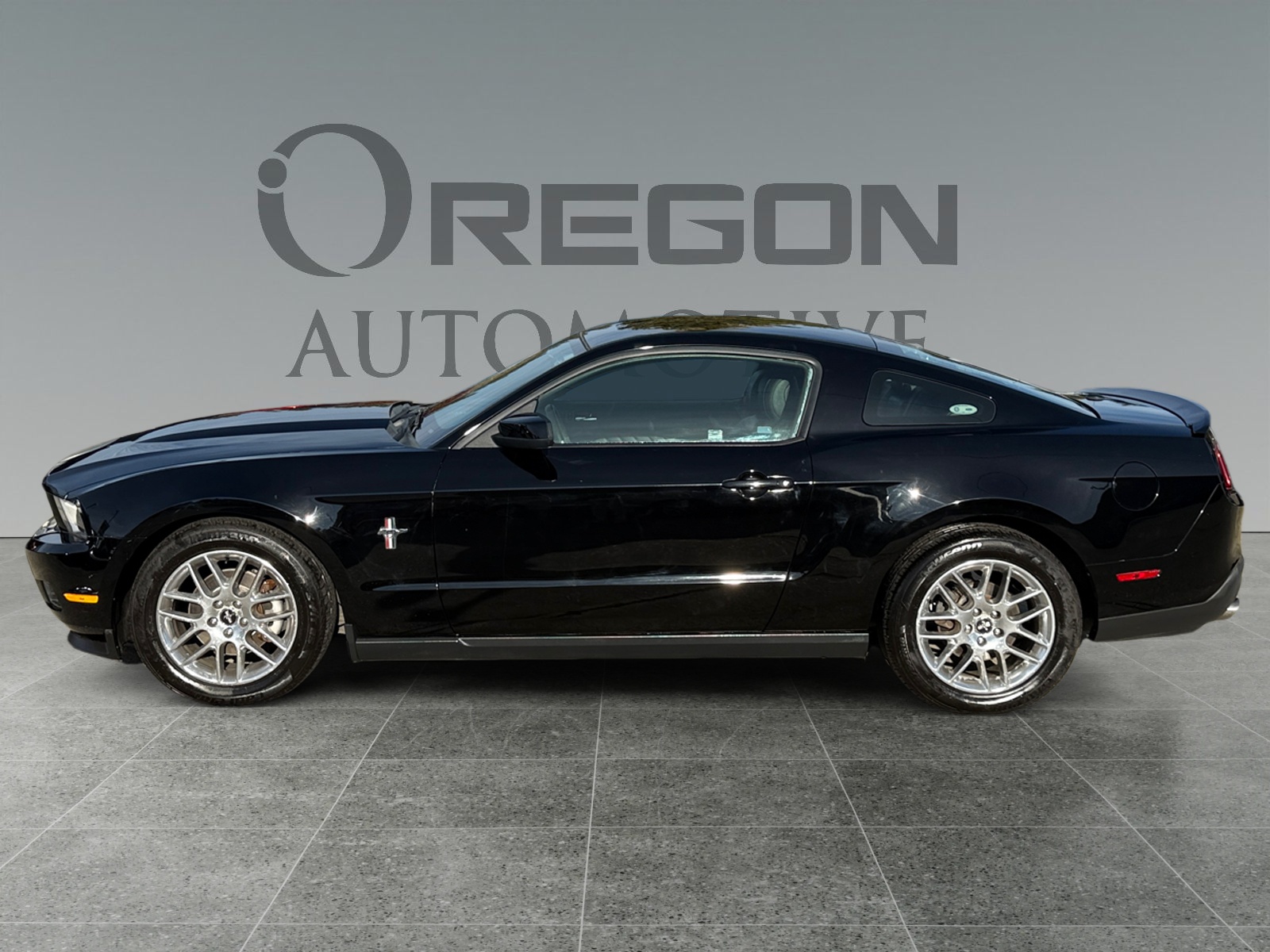 2012 Ford Mustang Premium photo 2