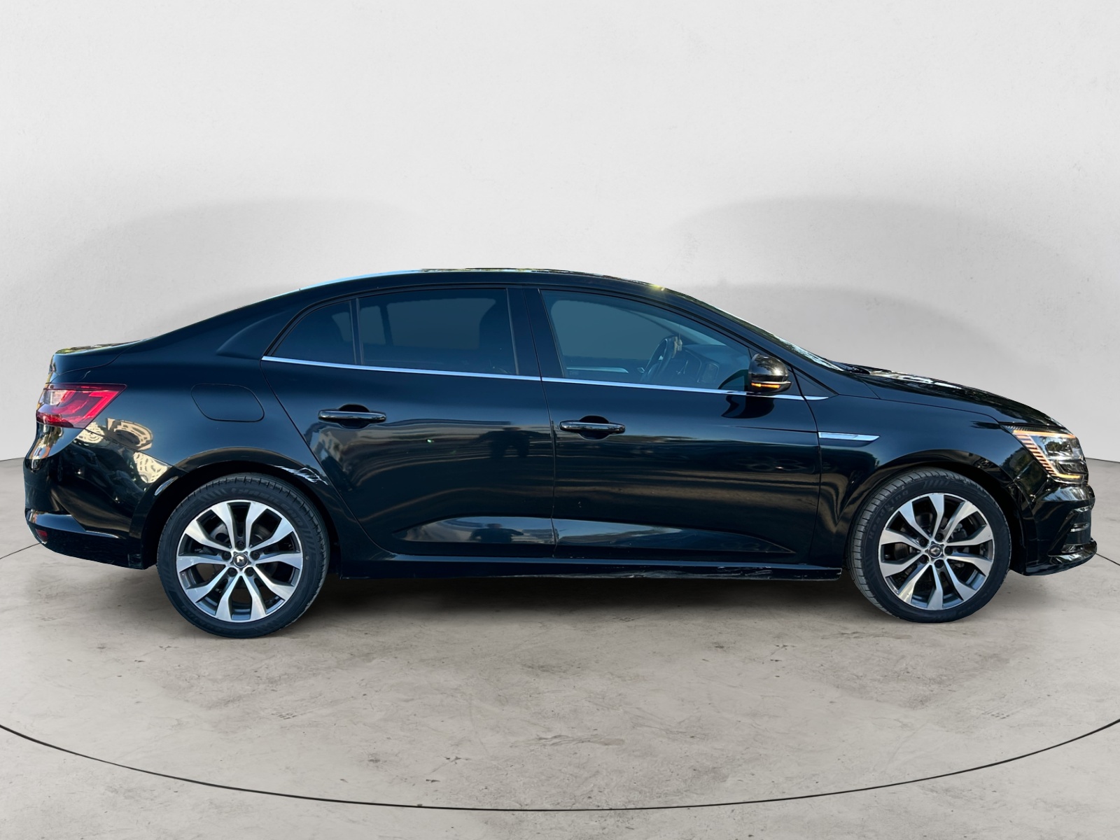 RENAULT MEGANE-RENAULT MEGANE MEGANE SEDAN IV - PH2 - 1.5 DCI TECHNO BVA 114CH-image-4