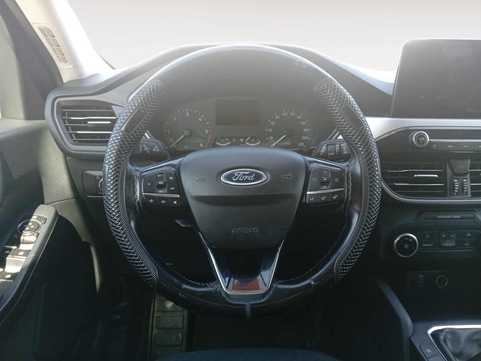 FORD KUGA-FORD KUGA 1.5 TDCI 120 TREND PLUS 4X2 GEN.II PH2-image-9