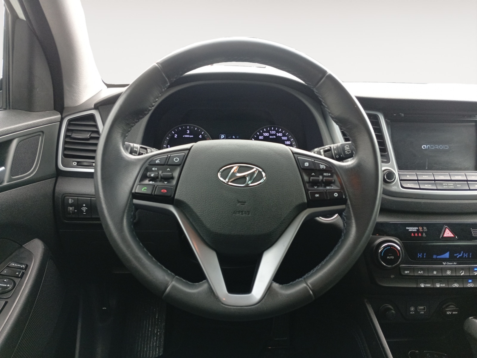HYUNDAI TUCSON-HYUNDAI TUCSON TUCSON II - PH1 - 1.7 CRDI ATTRACTIVE 2WD BVM 115CH-image-9