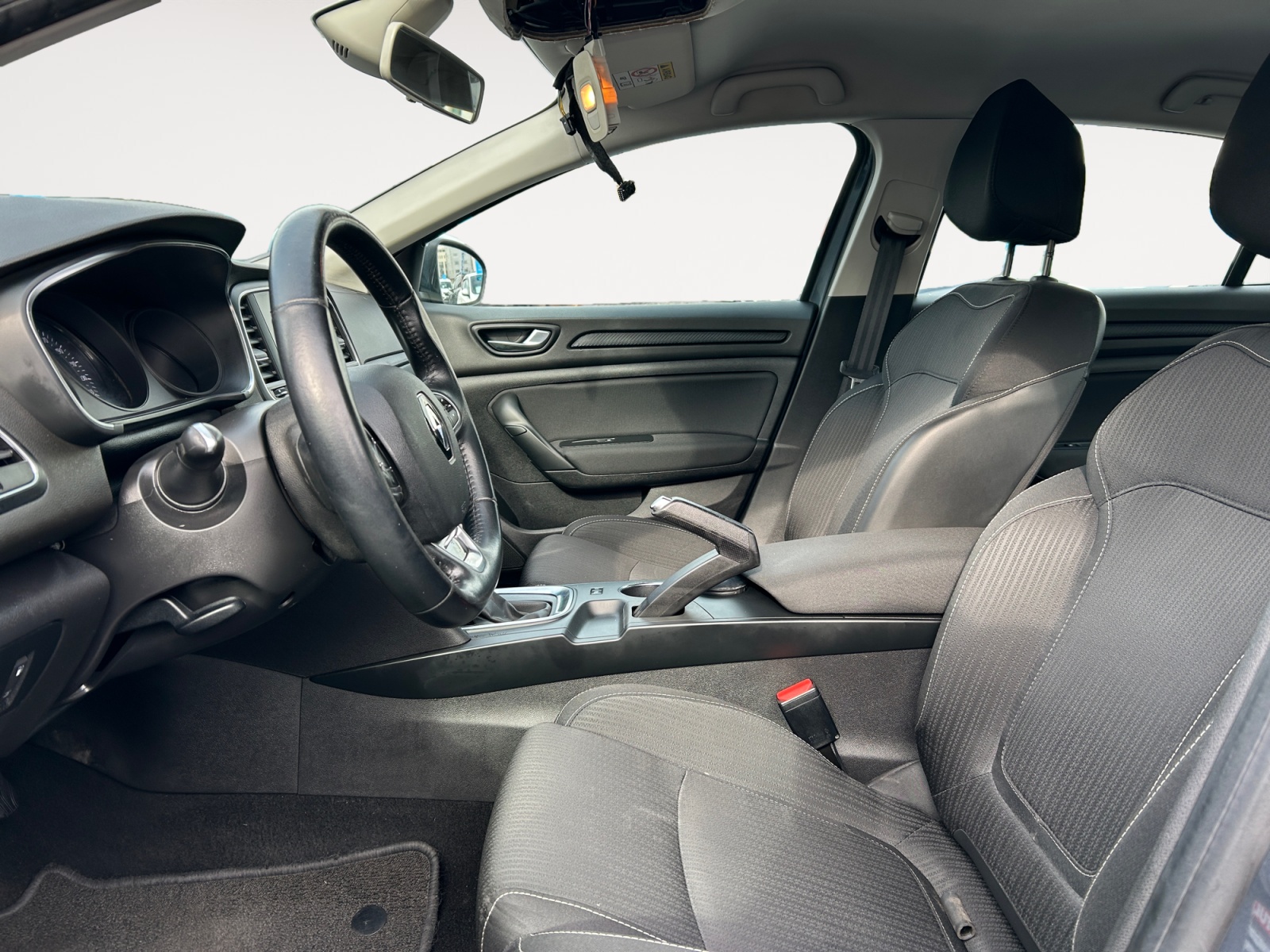 RENAULT MEGANE-RENAULT MEGANE MEGANE SEDAN IV - PH2 - 1.5 DCI AUTHENTIC BVA 114CH-image-6