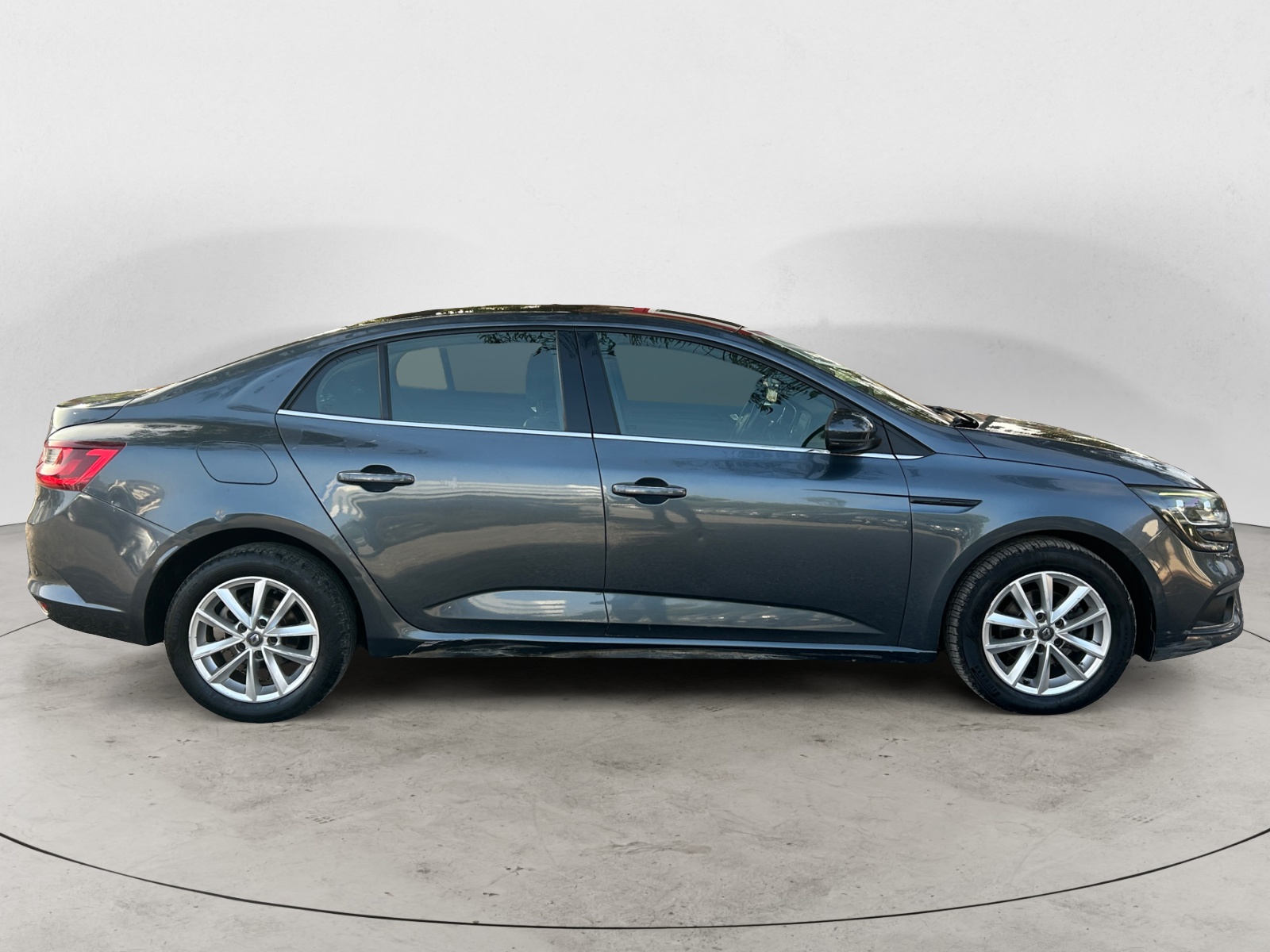 RENAULT MEGANE-RENAULT MEGANE MEGANE SEDAN IV - PH2 - 1.5 DCI AUTHENTIC BVA 114CH-image-4