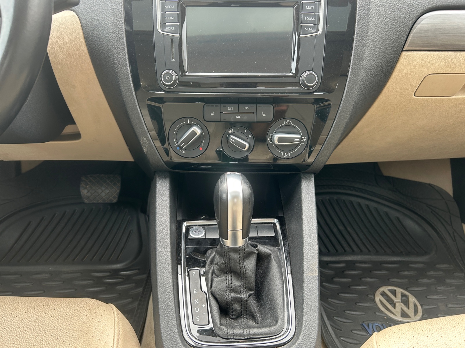 VOLKSWAGEN JETTA-VOLKSWAGEN JETTA JETTA II - PH2 - 1.6 TDI HIGHLINE DSG7 BVA 105CH-image-9