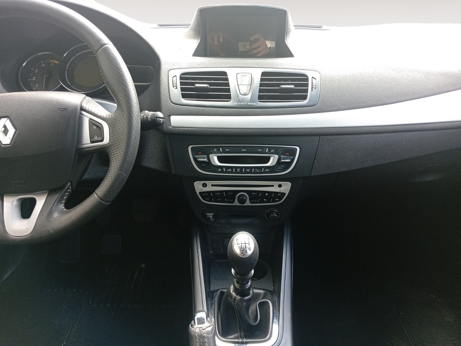 RENAULT MEGANE-RENAULT MEGANE MEGANE III - PH1 - 1.9 DCI PRIVILèGE BVM 130CH-image-8