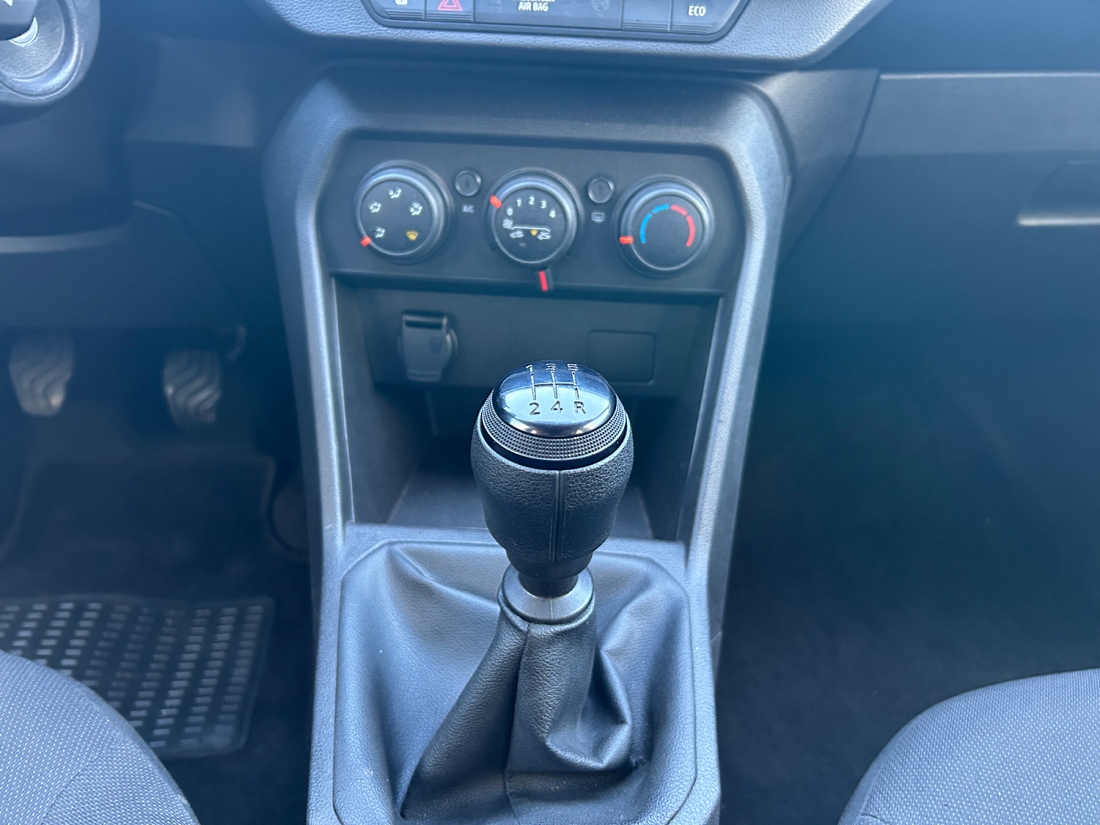 DACIA LOGAN-DACIA LOGAN LOGAN III - PH1 - 1.0 TCE ESSENTIEL BVM 100CH-image-8