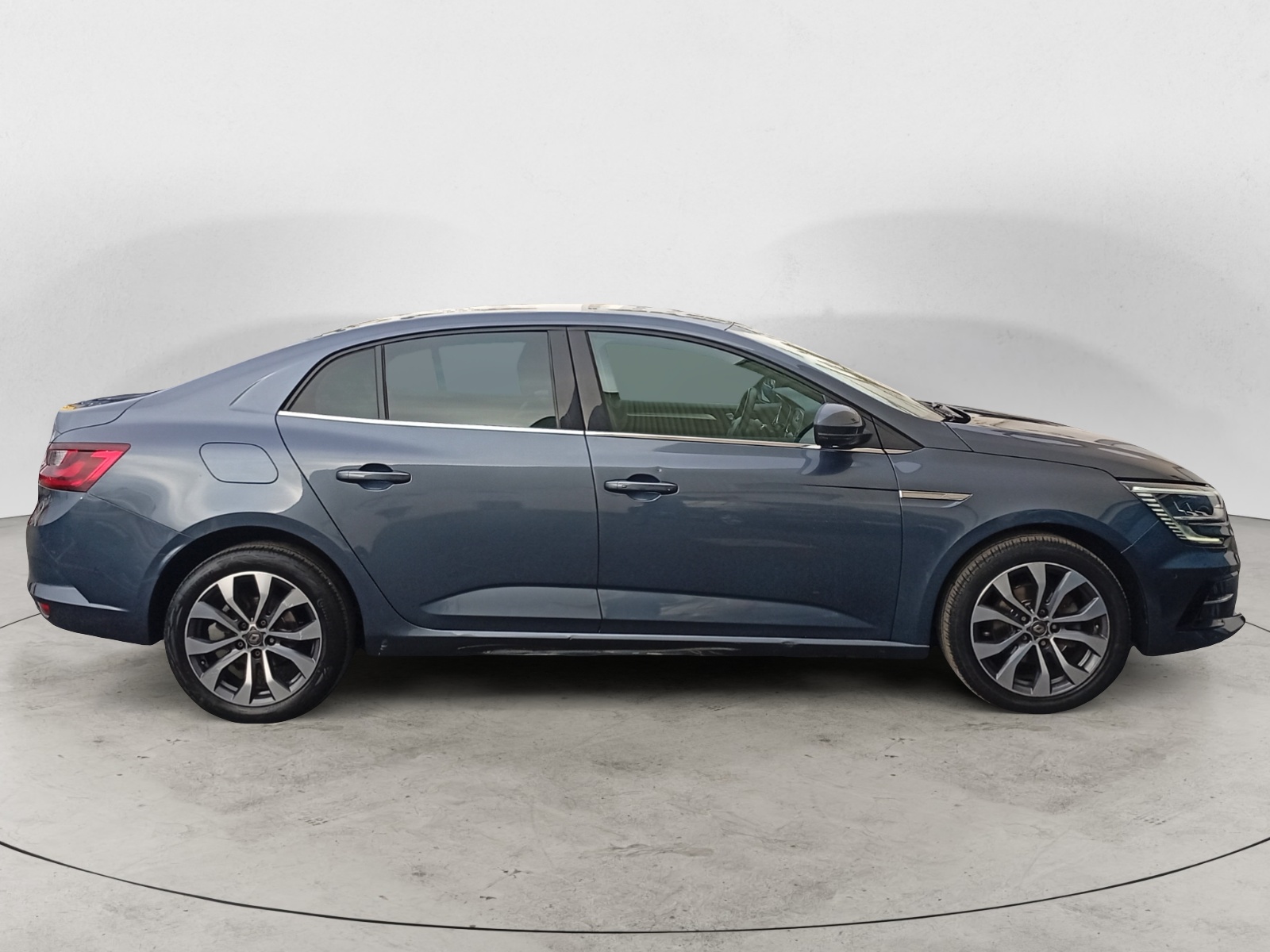 RENAULT MEGANE-RENAULT MEGANE MEGANE SEDAN IV - PH2 - 1.5 DCI TECHNO BVA 114CH-image-4