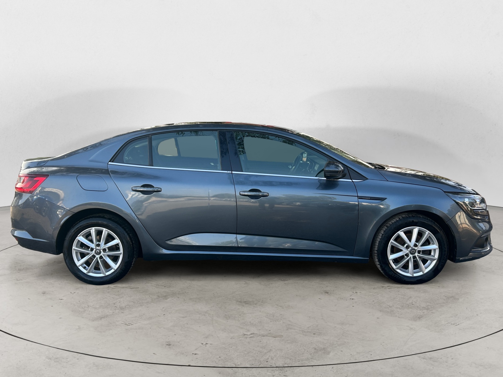 RENAULT MEGANE SEDAN-RENAULT MEGANE SEDAN MEGANE SEDAN IV - PH2 - 1.5 DCI EQUILIBRE BVM 115CH-image-4