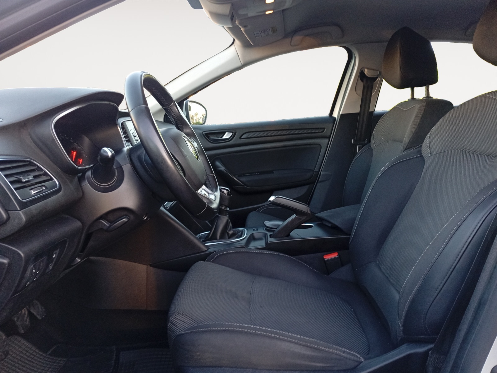 RENAULT MEGANE-RENAULT MEGANE MEGANE SEDAN IV - PH1 - 1.5 DCI LIFE BVM 90CH-image-6