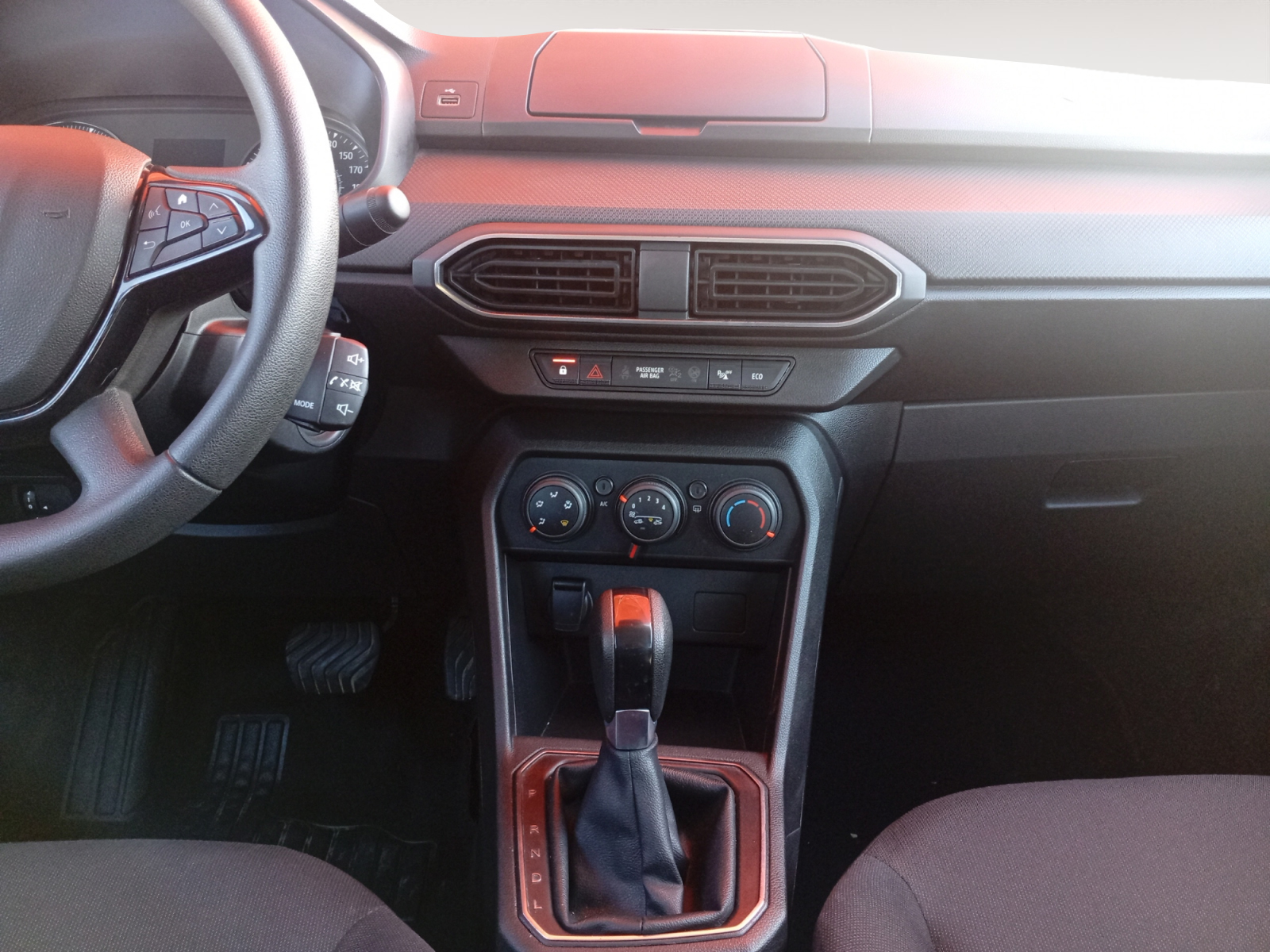 DACIA LOGAN-DACIA LOGAN LOGAN III - PH2 - 1.0 TCE ESSENTIEL CVT 100CH-image-8