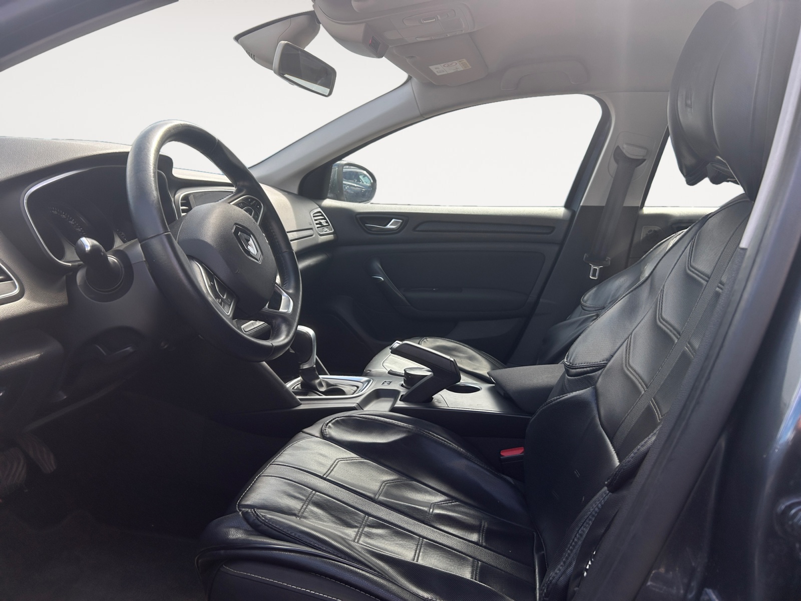 RENAULT MEGANE-RENAULT MEGANE MEGANE SEDAN IV - PH2 - 1.5 DCI AUTHENTIC BVA 114CH-image-5