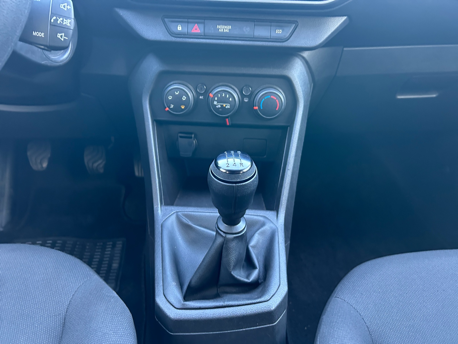 DACIA LOGAN-DACIA LOGAN LOGAN III - PH1 - 1.0 TCE ESSENTIEL BVM 100CH-image-8