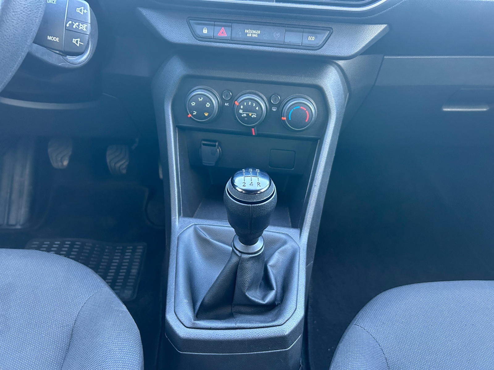 DACIA LOGAN-DACIA LOGAN LOGAN III - PH1 - 1.0 TCE ESSENTIEL BVM 100CH-image-8