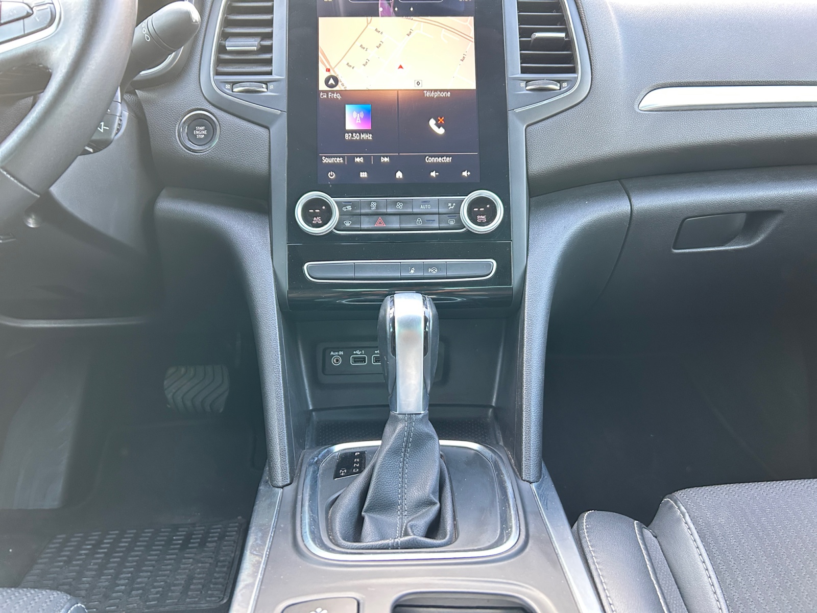 RENAULT MEGANE-RENAULT MEGANE MEGANE SEDAN IV - PH2 - 1.5 DCI TECHNO BVA 114CH-image-8