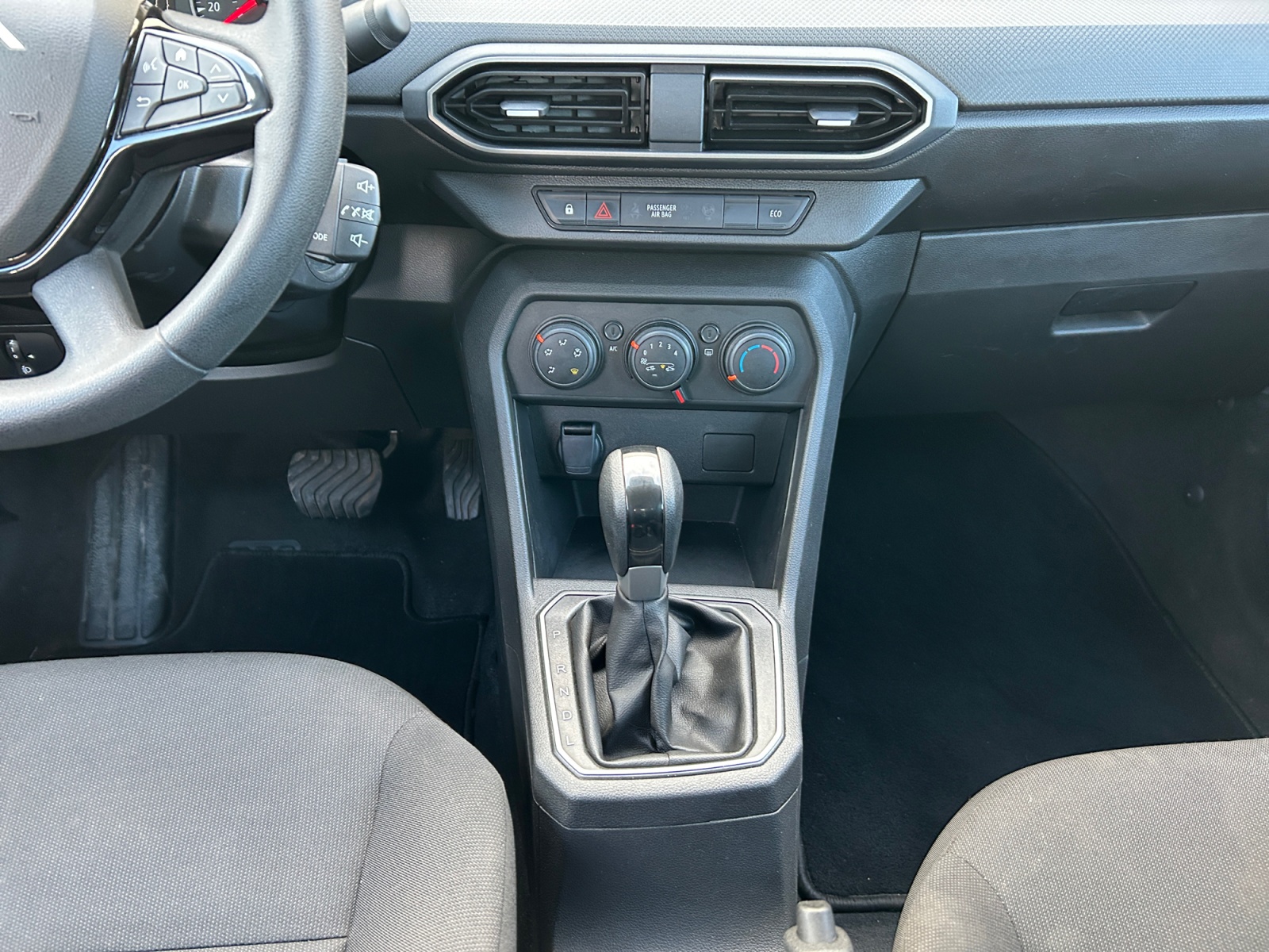 DACIA LOGAN-DACIA LOGAN LOGAN III - PH1 - 1.0 TCE ESSENTIEL CVT 100CH-image-8