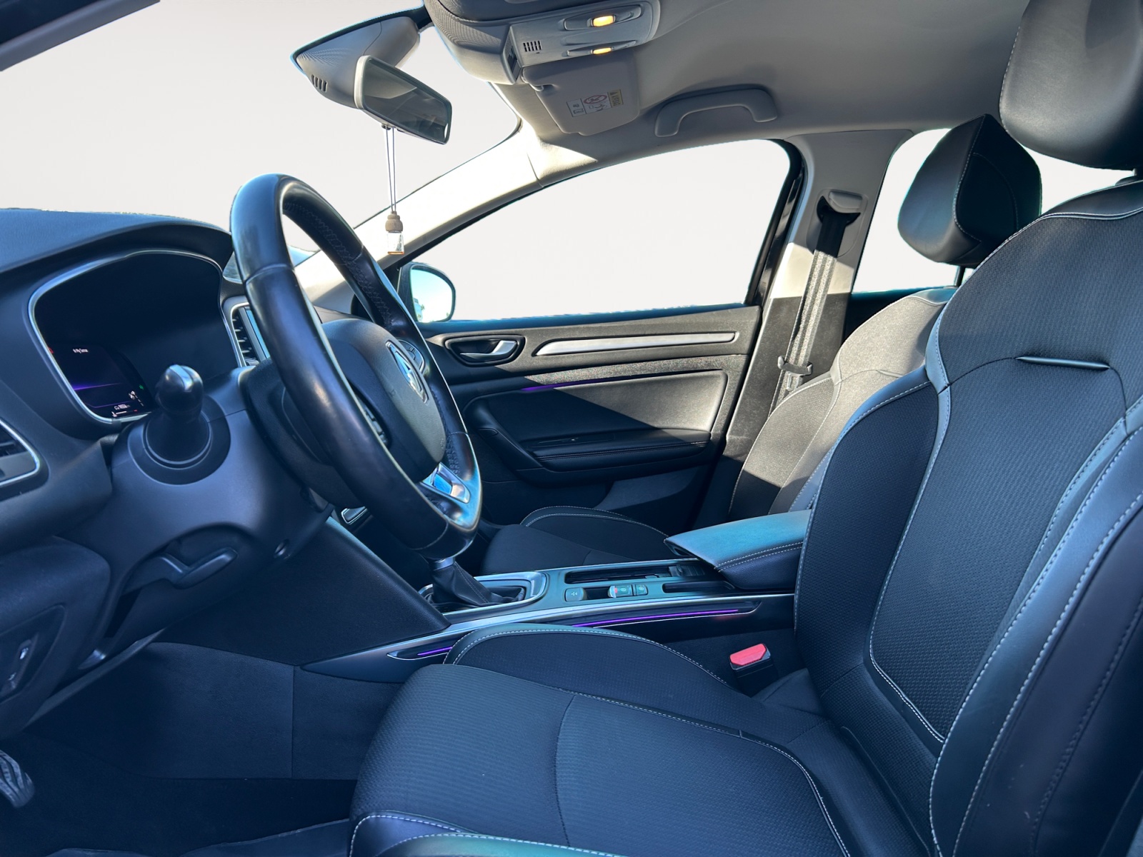 RENAULT MEGANE-RENAULT MEGANE MEGANE SEDAN IV - PH2 - 1.5 DCI TECHNO BVA 114CH-image-6