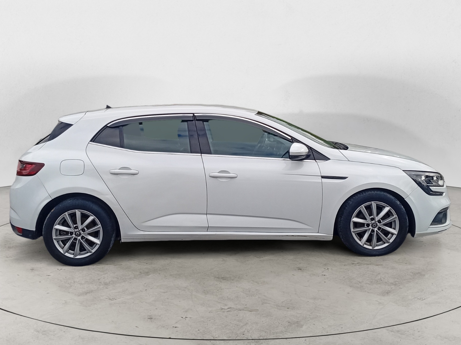 RENAULT MEGANE-RENAULT MEGANE MEGANE IV - PH2 - 1.5 DCI EQUILIBRE BVM 115CH-image-4