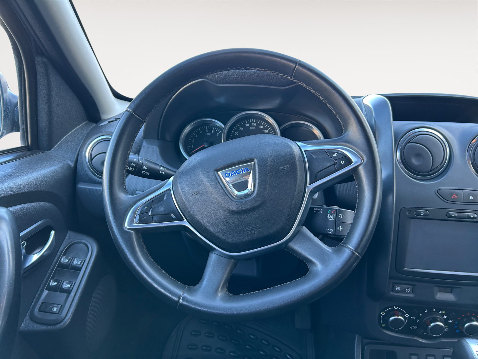 DACIA DUSTER-DACIA DUSTER DUSTER II - PH1 - 1.5 DCI LAURéATE 4X2 EDC BVR 110CH-image-9