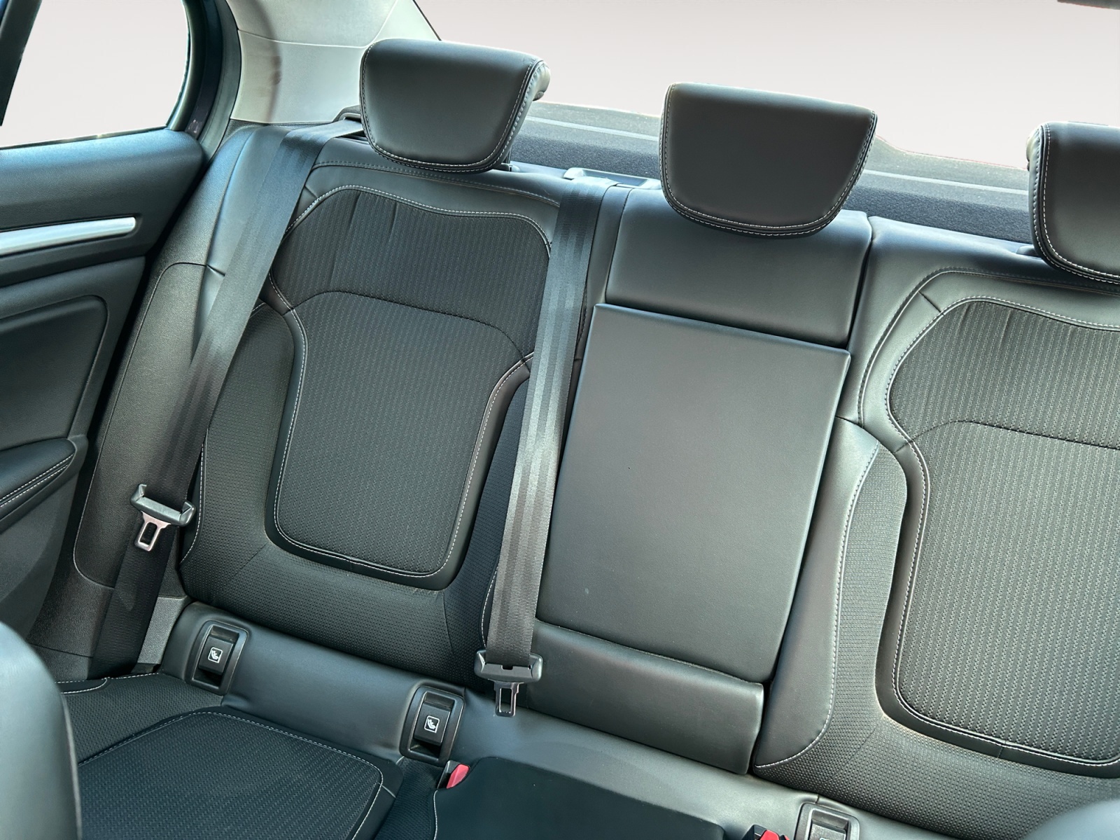 RENAULT MEGANE-RENAULT MEGANE MEGANE SEDAN IV - PH2 - 1.5 DCI TECHNO BVA 114CH-image-10